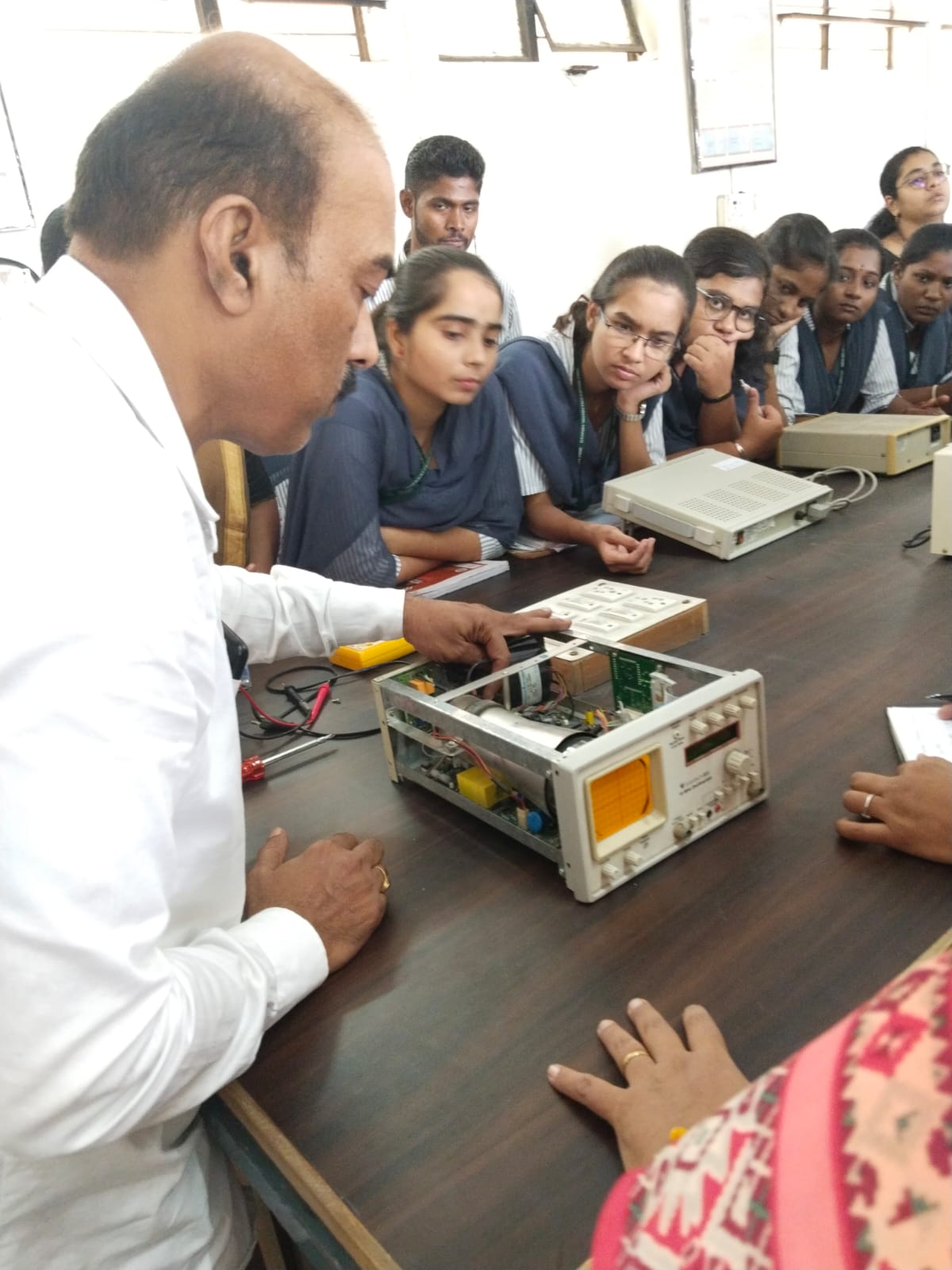 Mr. Bhende demonstrated techniques for testing signal quality and output stability