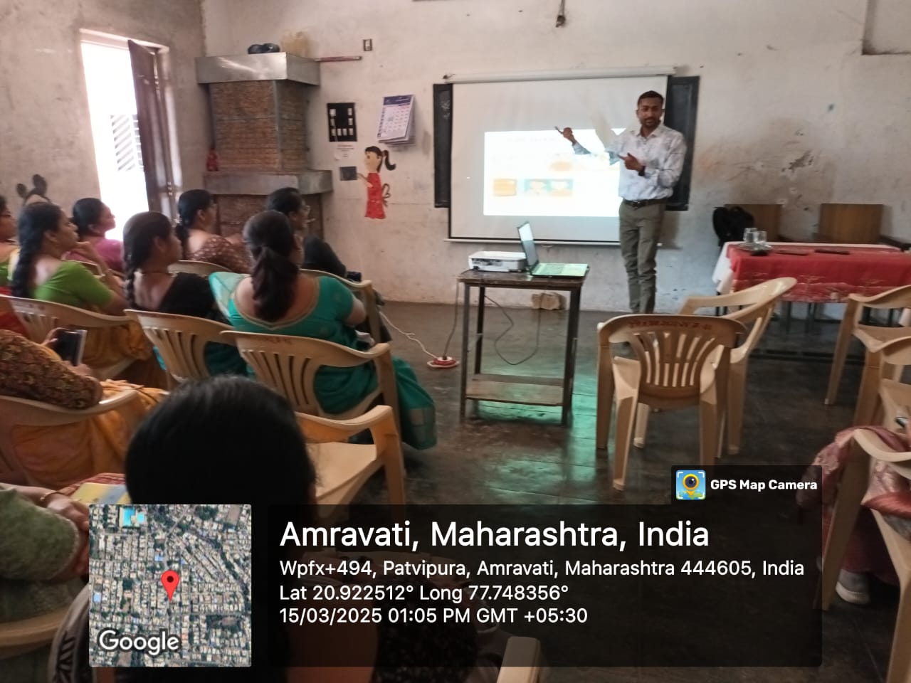 Dr. B.R. Jalamkar delivering First session of workdhop at Asmit Vidyalay and Vidhymanadir, Amravati