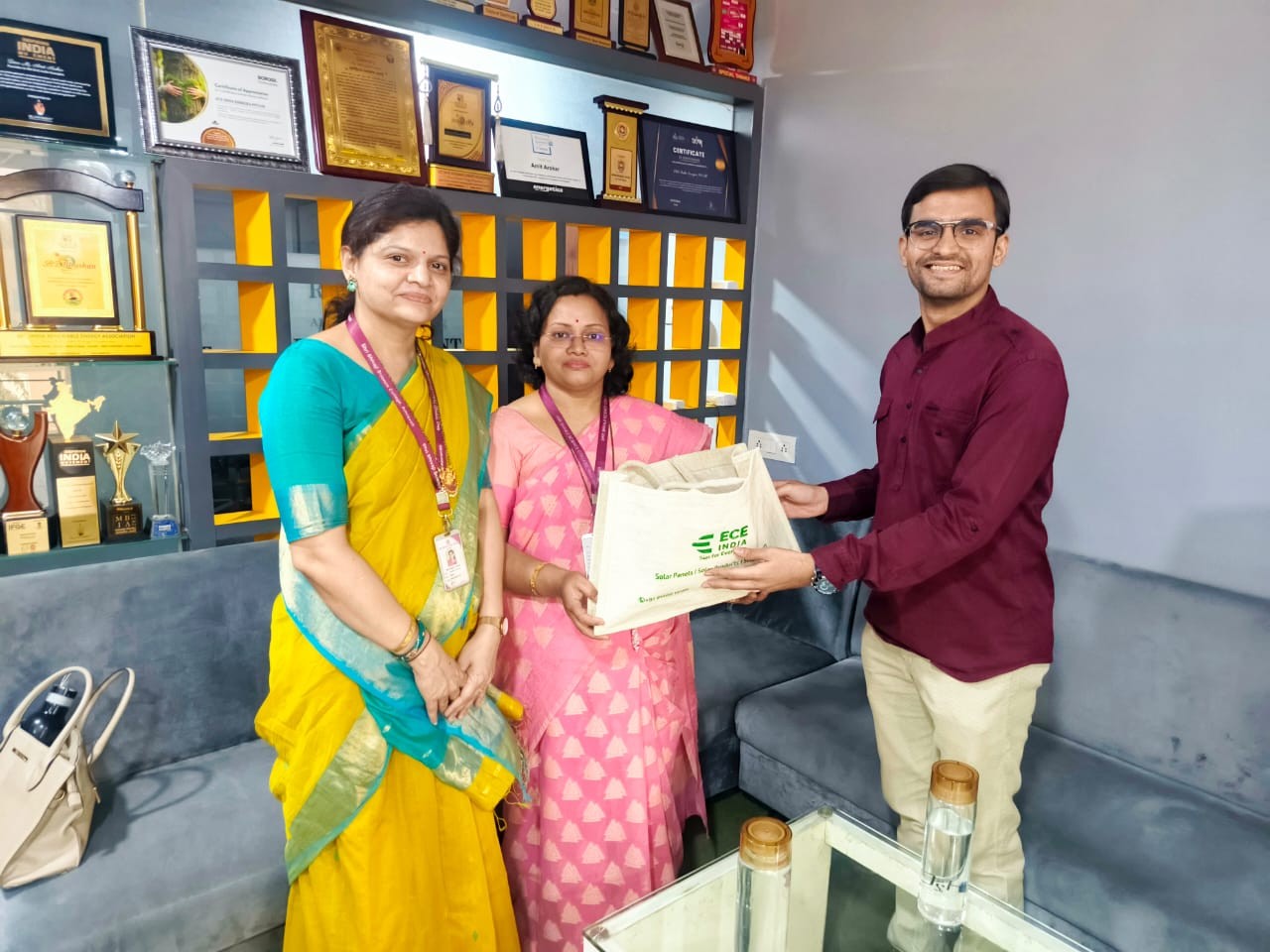 Manager presenting memento to our faculty