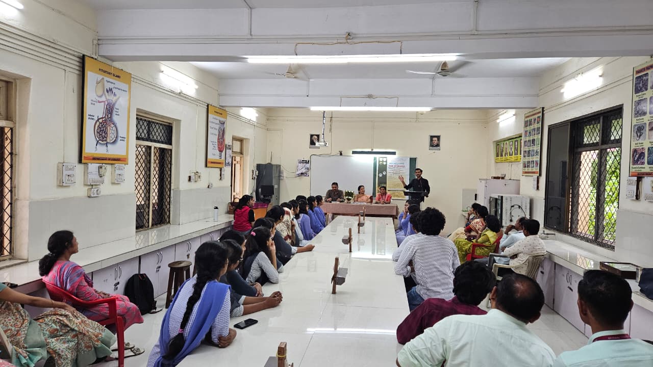 Mr. Advait Keole sharing his work experience with students